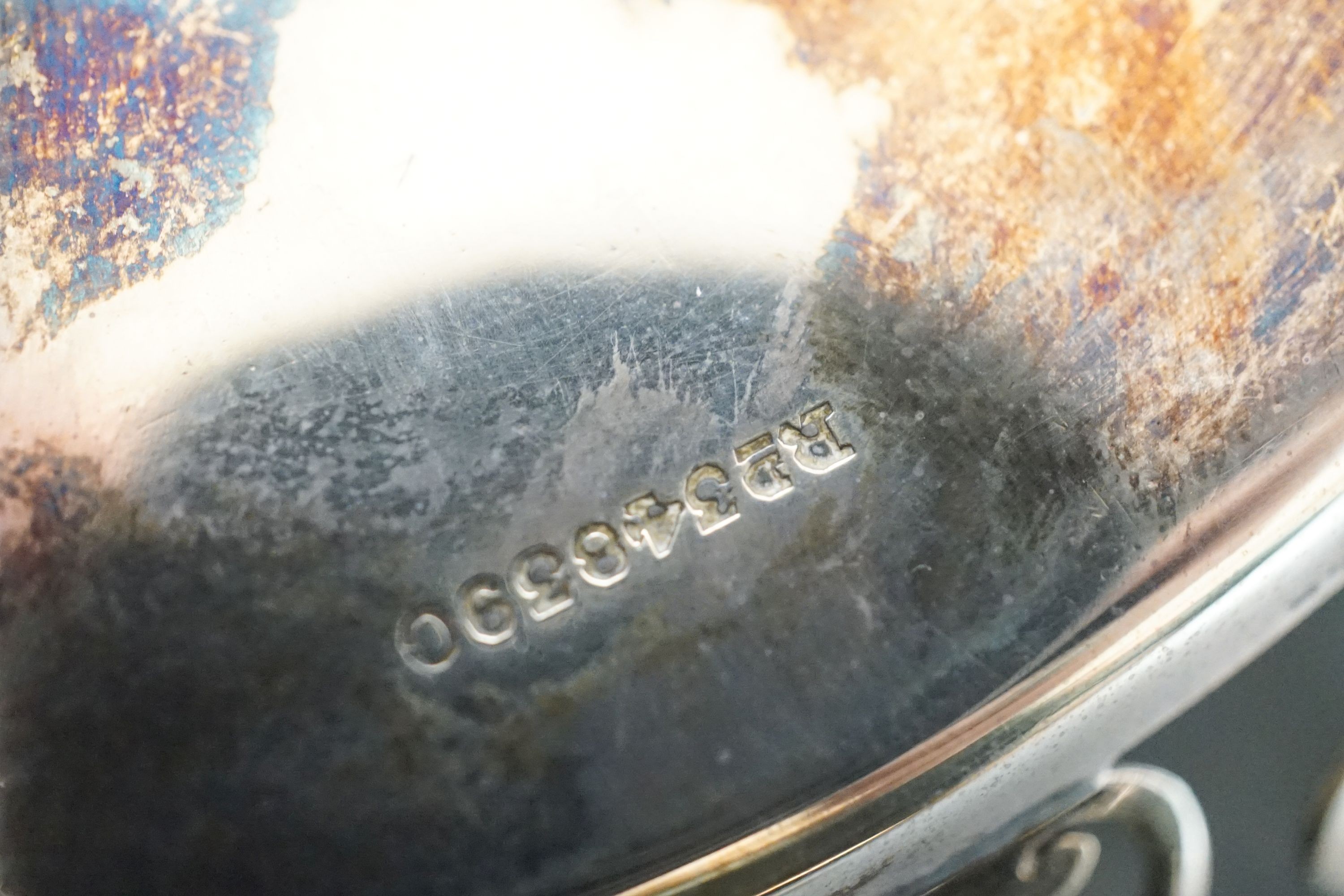 An Edwardian pierced silver dish, on three scroll feet, London, 1901, 24.8cm, 16oz.